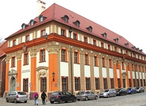 Centrum Duszpasterskie Archidiecezji Wrocławskiej przy ul. Katedralnej 4 – tutaj do sakramentu dojrzałości chrześcijańskiej będą przygotowywały się osoby powyżej 18. roku życia