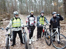  Rawa Mazowiecka, 6 stycznia. Od początku grudnia cykliści w każdą niedzielę  organizują zimowe rajdy rowerowe