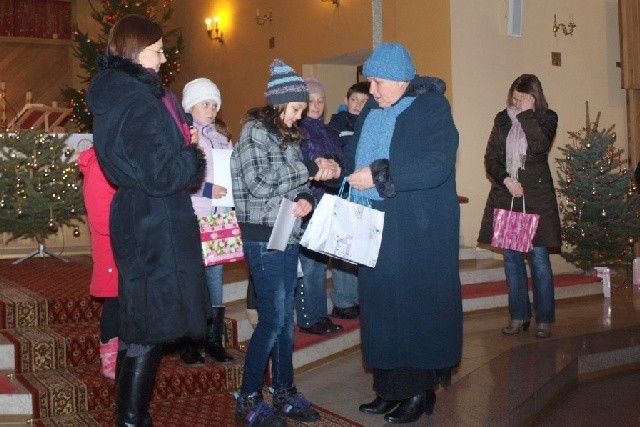 III Parafialny Festiwal Kolęd i Pastorałek w Dychowie