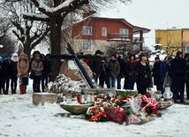Miejsce straceń Powstańców Styczniowych znajduje się przy skrzyżowaniu ulic Piotrkowskiej i Partyzantów 