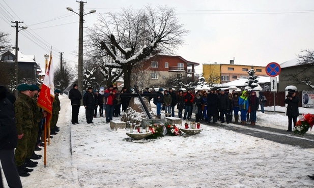 Miejsce straceń powstańców styczniowych znajduje się przy skrzyżowaniu ulic Piotrkowskiej i Partyzantów 