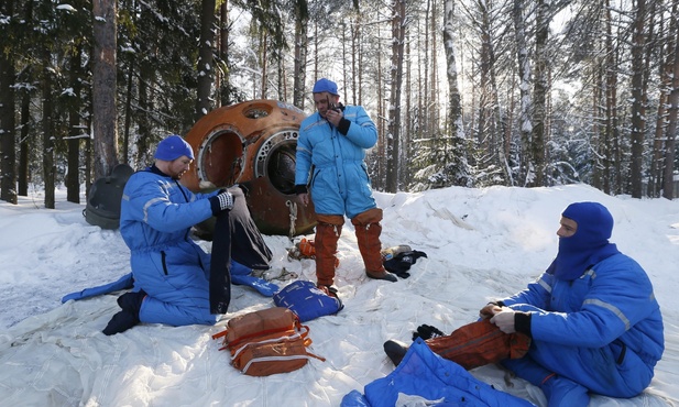 Astronauci na śniegu