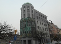 Hotel z zewnątrz odnowiony