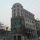 Hotel z zewnątrz odnowiony