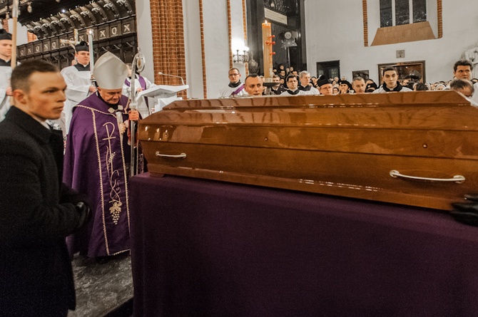 Pożegnanie Prymasa i ostatnia droga do Archikatedry.