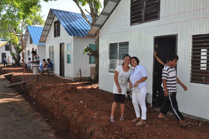 Domy dla ofiar tajfunu na Filipinach