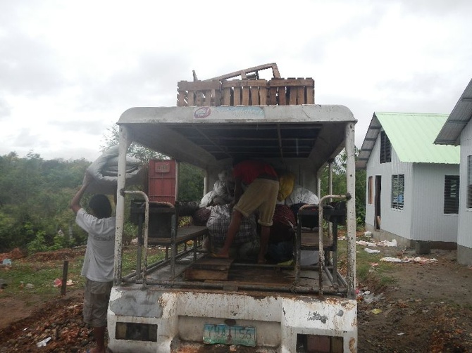 Domy dla ofiar tajfunu na Filipinach