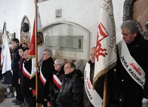 W uroczystościach pogrzebowych uczestniczyli ze sztandarem przedstawiciele radomskiego Klubu Inteligencji Katolickiej 
