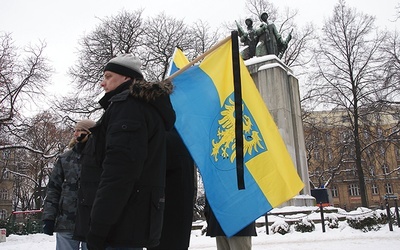 Ruszyli sprzed pomnika... Wdzięczności Armii Radzieckiej w Katowicach