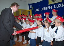 Pasowanie na ucznia, którego we wrześniu 2008 r. dokonał Mieczysław Kieca, prezydent miasta