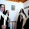  W skarżyskim sanktuarium posługują cztery siostry karmelitanki. Od lewej: s. Gemma, s. Donancja, s. Klarissa i s. Ancilla 