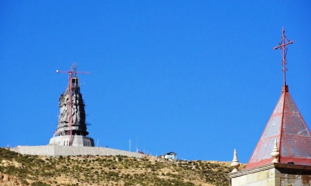 Kolosalna statua Matki Bożej poświęcona