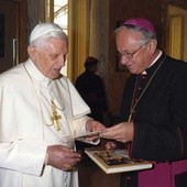 Abp Zygmunt Zimowski od trzydziestu lat jest bliskim współpracownikiem Benedykta XVI