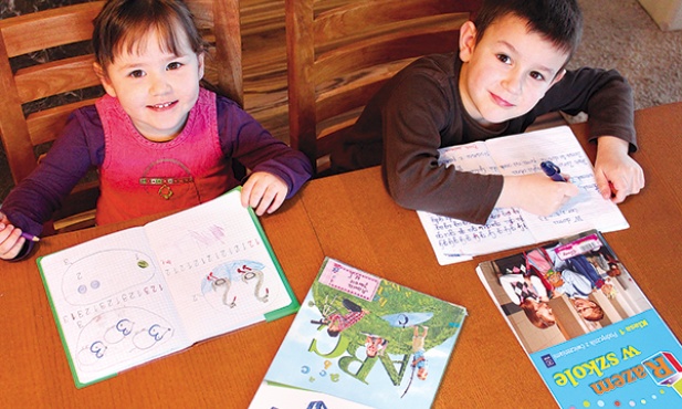  Rząd chce, by coraz młodsze dzieci zasiadały w szkolnych ławach