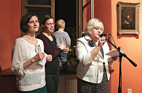  Autorki filmu (od lewej) Alicja Schatton i Isabel Theiler oraz Zofia Krzykowska, dyrektor tarnogórskiego muzeum