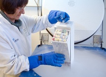 - Powiedz, kto jest moim ojcem. – Prędzej pójdę do więzienia