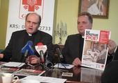 Z prośbą o wsparcie radomskiej Caritas poprzez przekazanie na jej rzecz 1% podatku zwrócił się na konferencji prasowej ks. Grzegorz Wójcik. Z prawej ks. Robert Kowalski