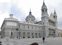 Madryt: Bomba w katedrze