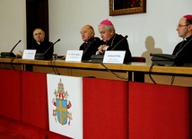 Nuncjusz apostolski odczytał oświadczenie Benedykta XVI o ustapieniu z urzędu papieża