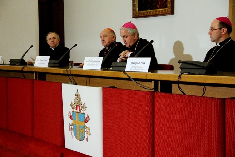 Nuncjusz apostolski odczytał oświadczenie Benedykta XVI o ustapieniu z urzędu papieża