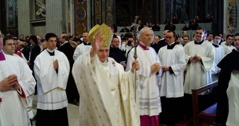 Co oznacza odejście Benedykta XVI?