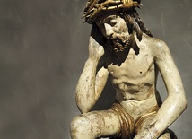 Chrystus frasobliwy z Długosiodła jest jedną z najbardziej charakterystycznych rzeźb w muzeum diecezjalnym