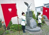 – Stowarzyszenie Pomocy Bliźniemu im. Brata Krystyna promuje też patriotyzm. W ramach kolonii letnich w Długiem realizuje program „Gniazdo Orła Białego” 