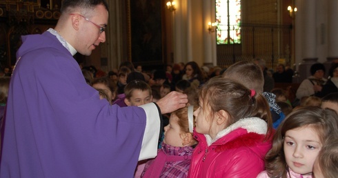 Środa Popielcowa ma bardzo ważne znaczenie w roku liturgicznym