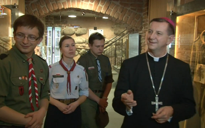 Bp. Guzdek zaprasza skautów i harcerzy