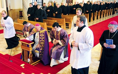 Liturgii w kaplicy radomskiego seminarium przewodniczył  bp Kazimierz Ryczan