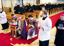 Liturgii w kaplicy radomskiego seminarium przewodniczył  bp Kazimierz Ryczan