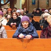 Czciciele miłosierdzia Bożego spotykają się w parafii  bł. Karoliny w Tychach  w trzecie piątki miesiąca na Mszy św. i konferencji