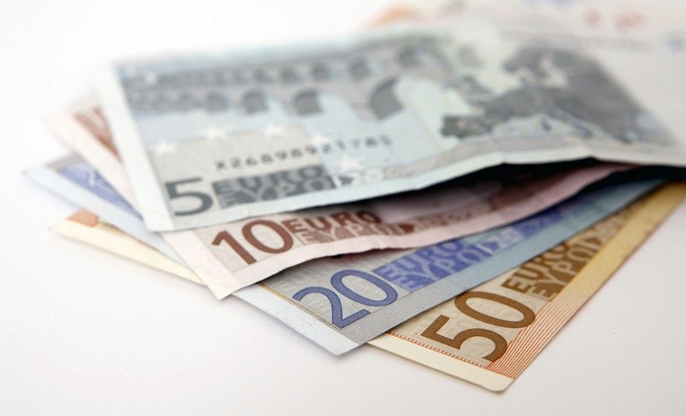 "Stół decyzyjny" kontra "ubogi krewny"