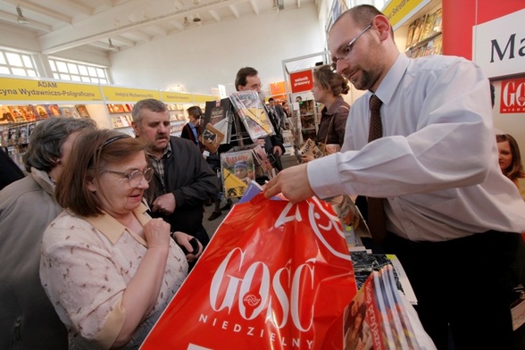 „Gość Niedzielny” prowadzi