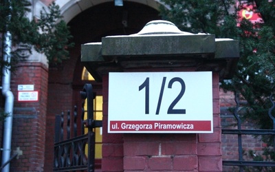 Centralnym miejscem udzielania porad dla mieszkańców Trójmiasta jest siedziba Bursy Gdańskiej we Wrzeszczu przy ul. Piramowicza1/2 