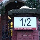 Centralnym miejscem udzielania porad dla mieszkańców Trójmiasta jest siedziba Bursy Gdańskiej we Wrzeszczu przy ul. Piramowicza1/2 