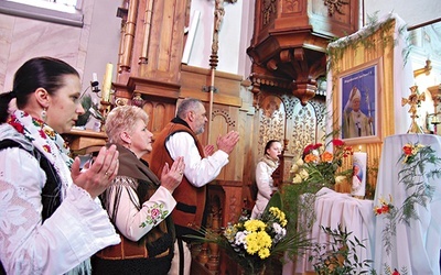  Obchody jubileuszu rozpoczęły się od uroczystości instalacji relikwii z krwią bł. Jana Pawła II