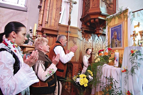  Obchody jubileuszu rozpoczęły się od uroczystości instalacji relikwii z krwią bł. Jana Pawła II