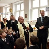 Arcybiskup metropolita Sławoj Leszek Głódź poświęcił szkołę "Fegata"
