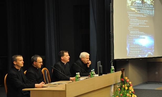 Prelegenci pierwszej części sympozjum