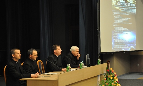 Prelegenci pierwszej części sympozjum