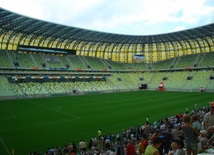 Mucha: Sale zamiast stadionów