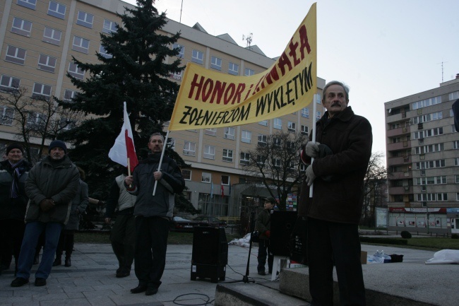 Pomnik "Iwanów" świadkiem manifestacji