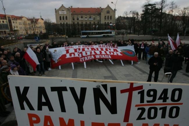 Pomnik "Iwanów" świadkiem manifestacji