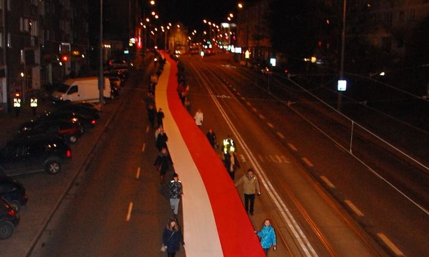 Ponieśli biało-czerwoną
