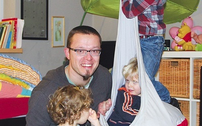  Marcin Lewandowski wie, co mówi, jest ojcem trójki fajnych dzieciaków