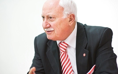 Franco Bucarelli, włoski watykanista, będzie obserwował już szóste konklawe. Był na placu św. Piotra w chwili wyboru Jana XXIII, Pawła VI, Jana Pawła I, Jana Pawła II i Benedykta XVI. Przez ponad 60 lat śledził życie za Spiżową Bramą i podróżował z kolejnymi papieżami po całym świecie