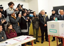 Wielkim zwycięzcą wyborów okazał się Silvio Berlusconi (pierwszy z prawej)
