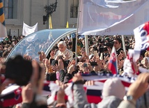 27.02.2013. Godz. 10.30. Ostatnia audiencja generalna Benedykta XVI zgromadziła 150 tys. ludzi 