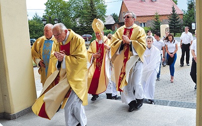  Od 1958 roku związany z Ciskiem, w ubiegłym roku świętował stulecie parafii